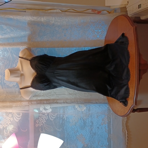 Vintage Other - Vintage black vanity fair pin up slip
